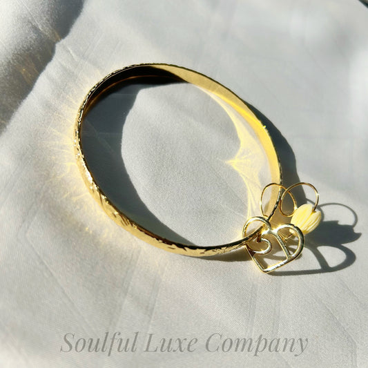 Heirloom Bangle with Pikake | Flower/Wave Charm | Size 8