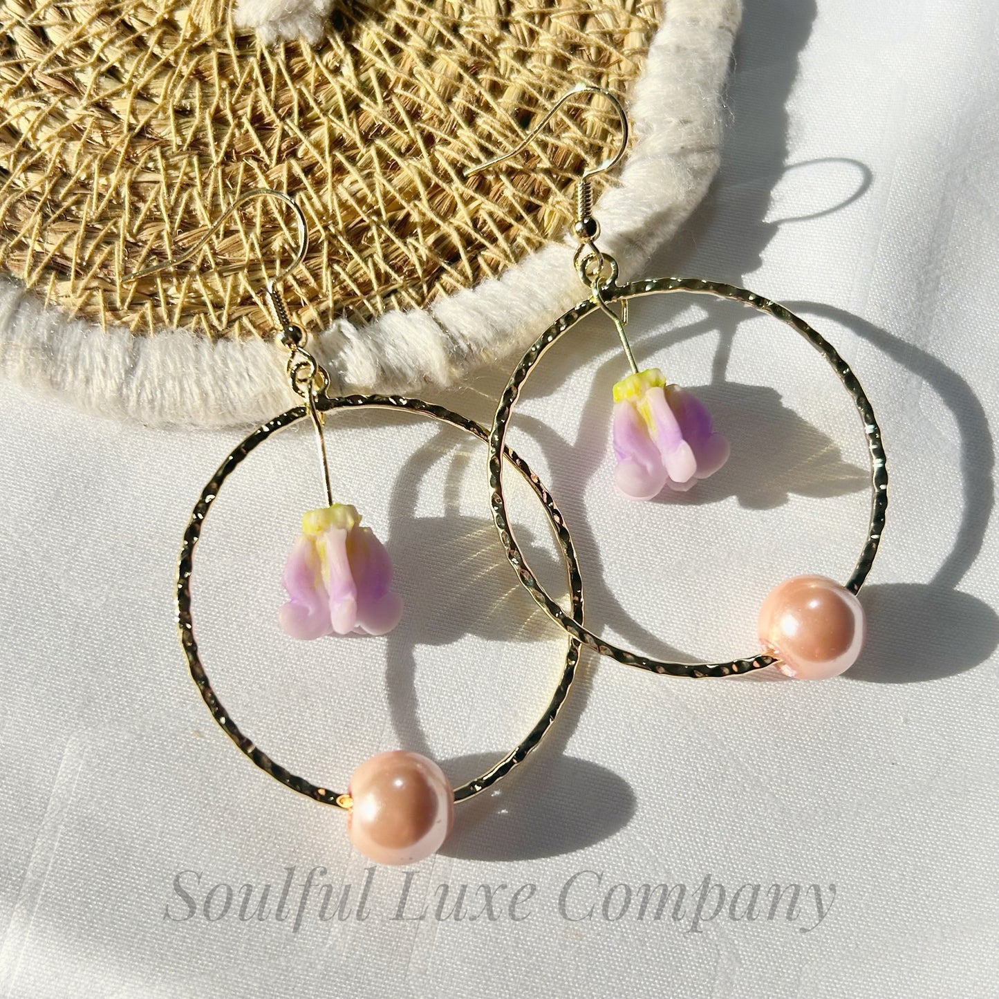 Crown flower hoop with pink shell bead